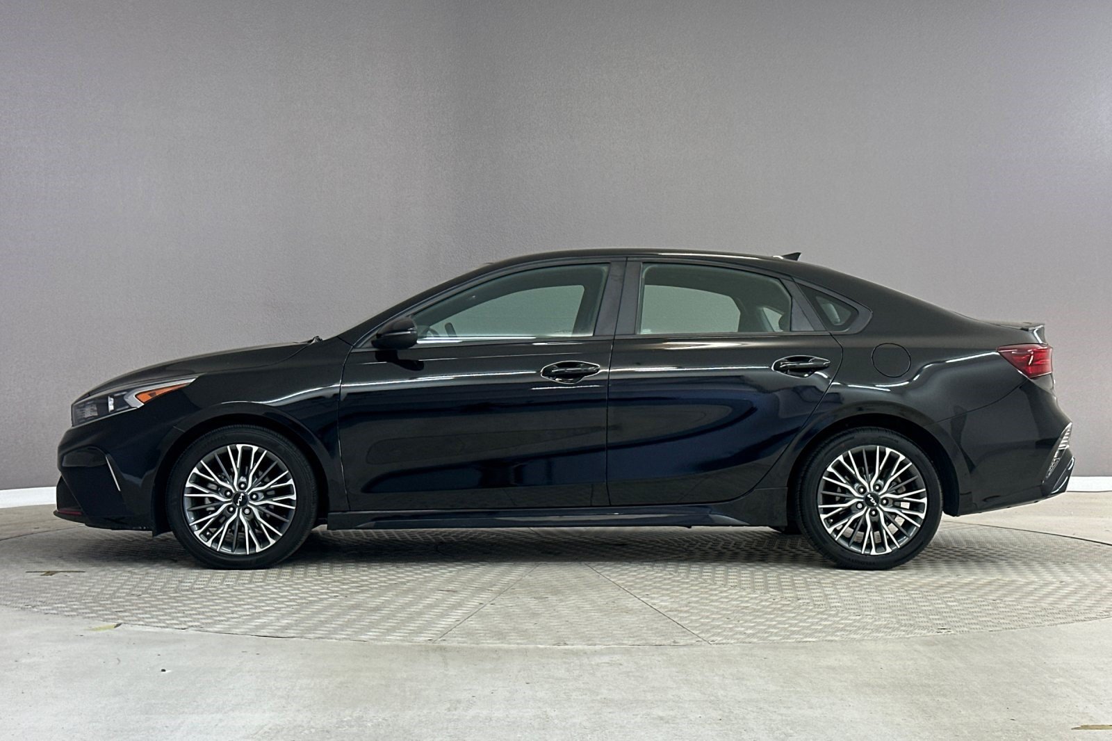 Used 2022 Kia Forte GT-Line w/ GT-Line Technology Package FWD image 2