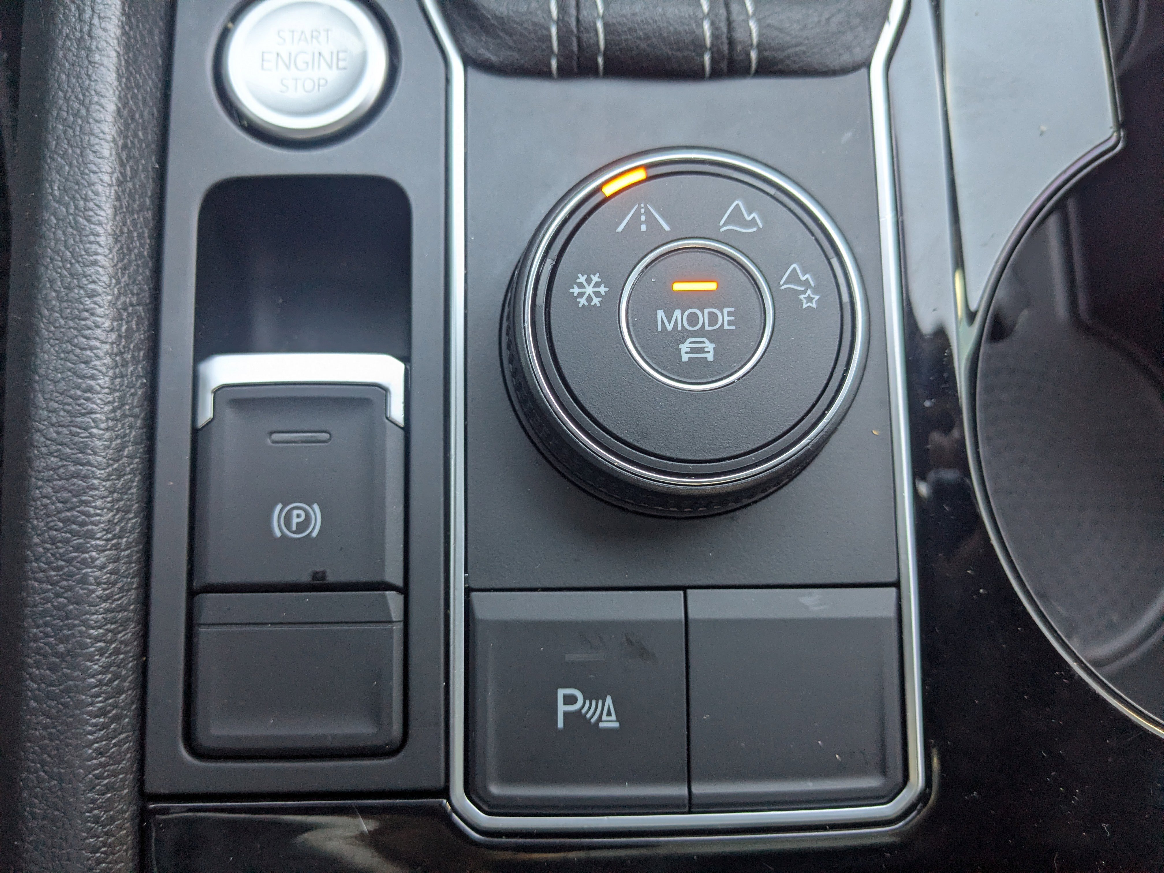 Used 2023 Volkswagen Atlas Cross Sport SEL image 32