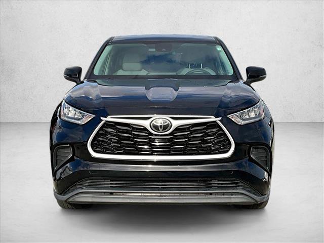 Used 2020 Toyota Highlander L FWD image 3