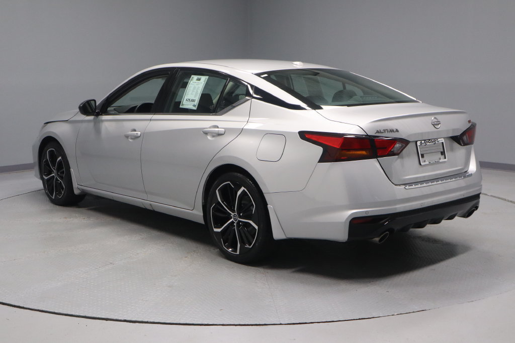 Used 2023 Nissan Altima 2.5 SR w/ SR Premium Package FWD image 6