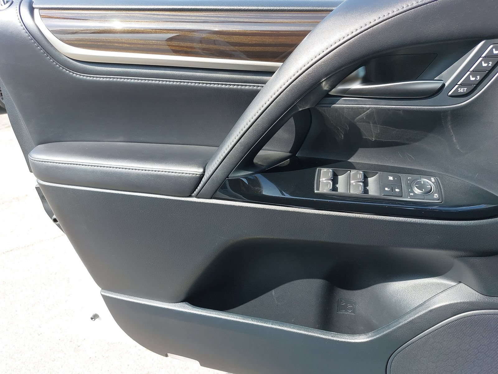 Used 2018 Lexus LX 570 4WD image 30