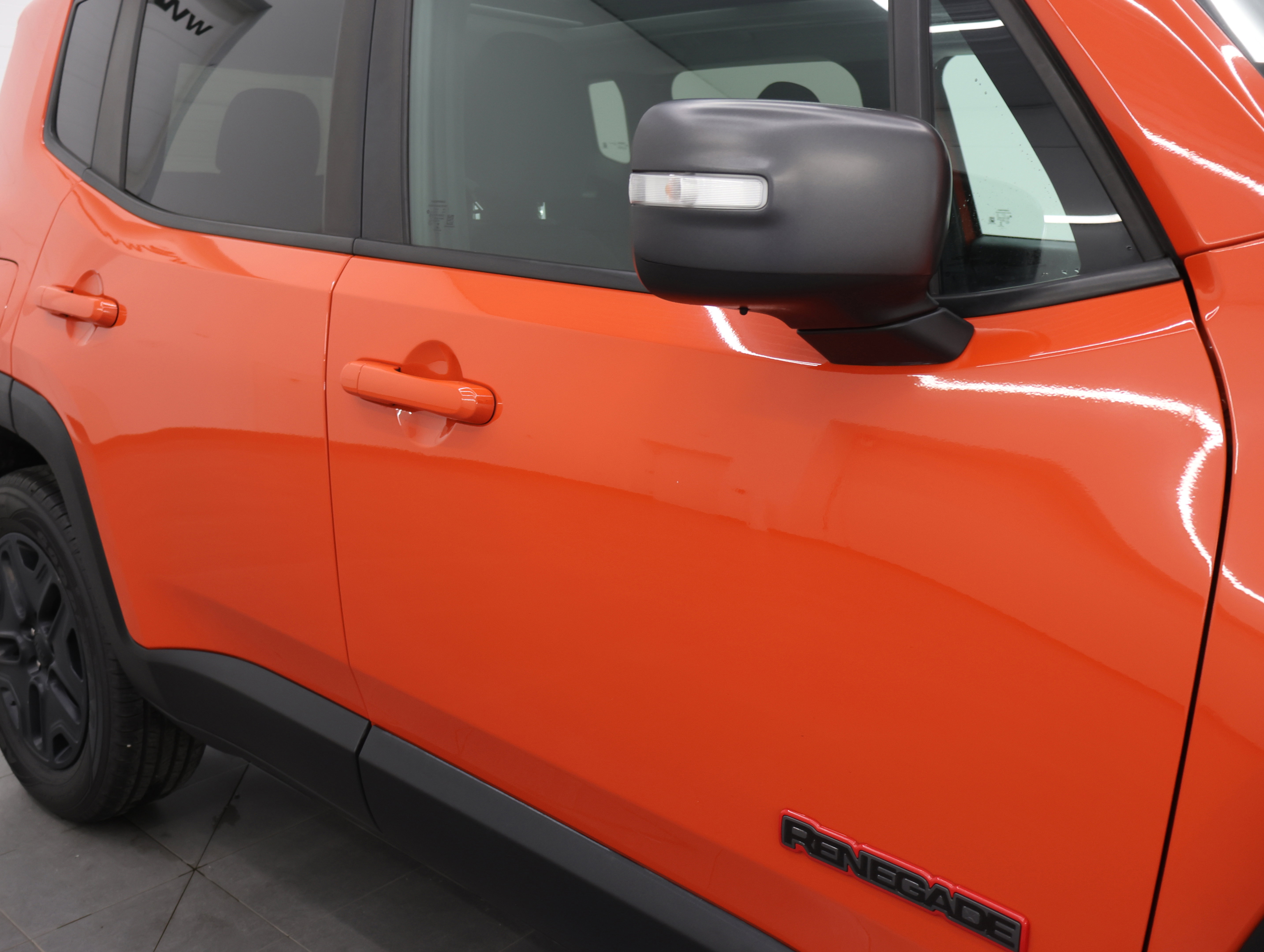 Used 2018 Jeep Renegade Trailhawk AWD/4WD image 23