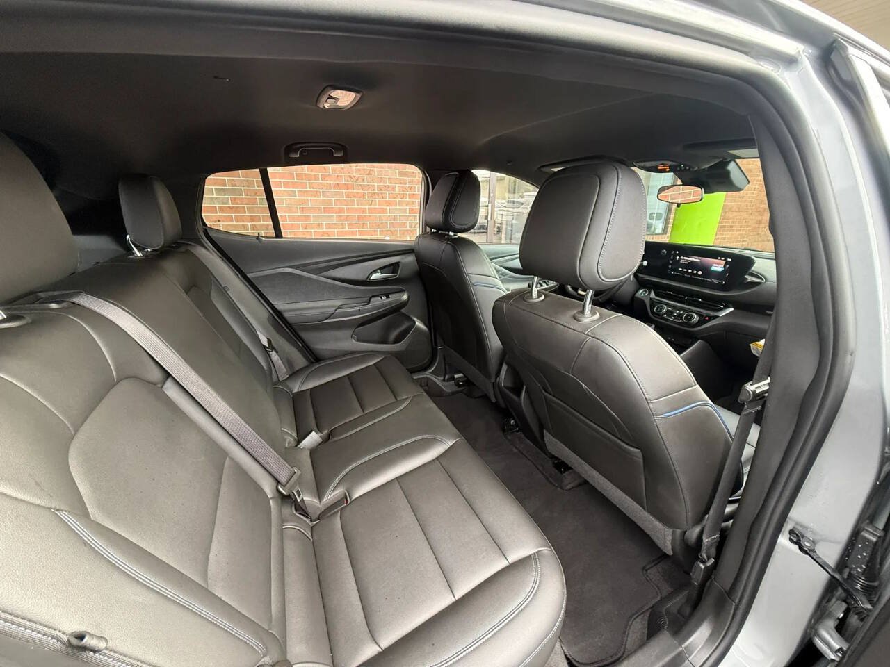 Used 2024 Buick Envista Sport Touring w/ Convenience I Package FWD image 23