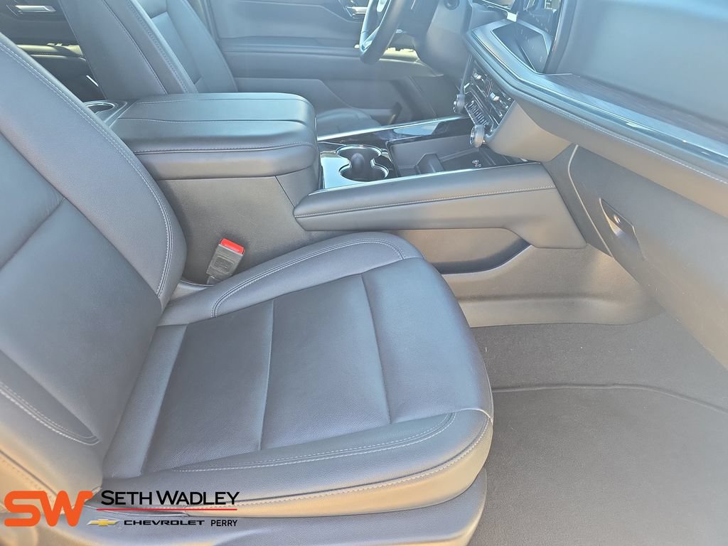 Used 2025 Chevrolet Suburban LT AWD/4WD image 10