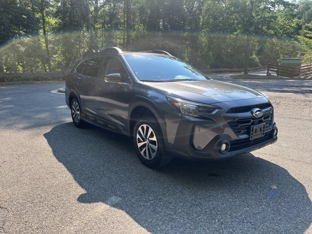 Used 2025 Subaru Outback Premium AWD/4WD image 1