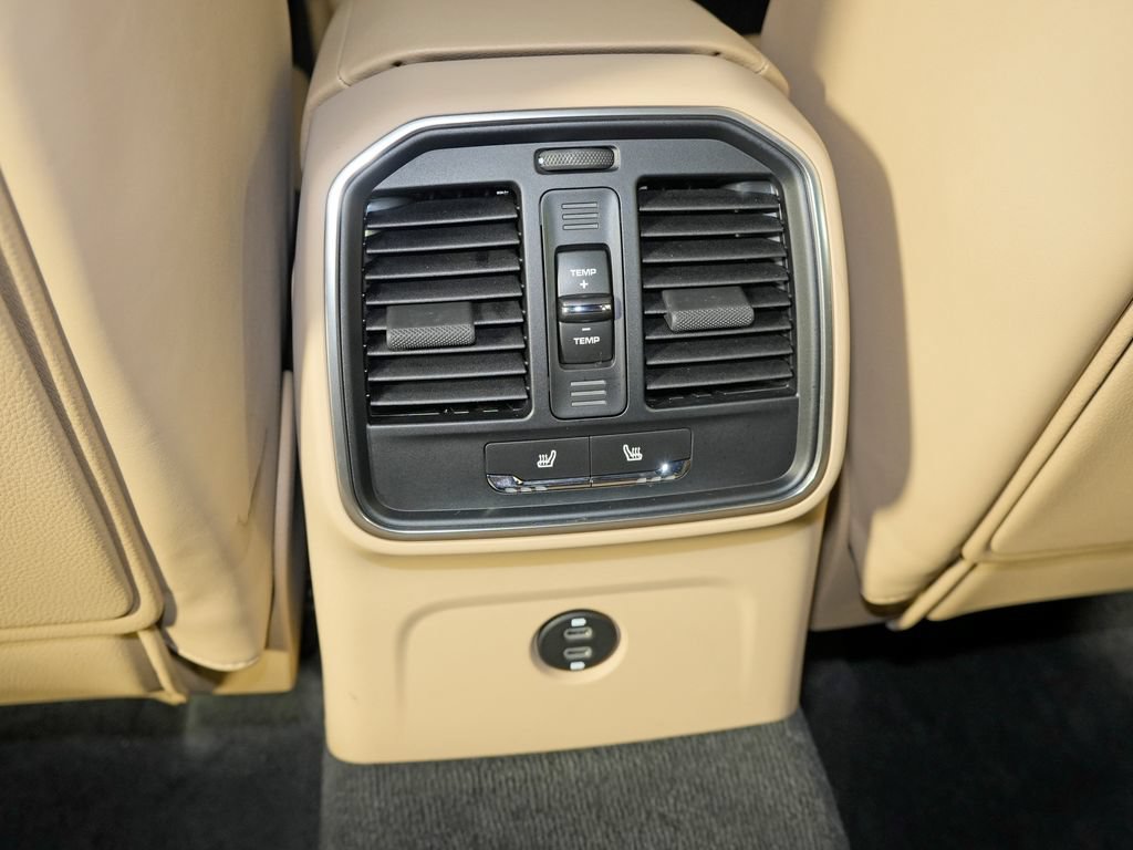 Certified 2024 Porsche Macan w/ Premium Plus Package AWD/4WD image 40