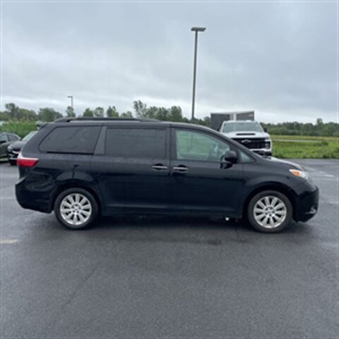 Used 2015 Toyota Sienna XLE w/ XLE Navigation Package AWD/4WD image 10