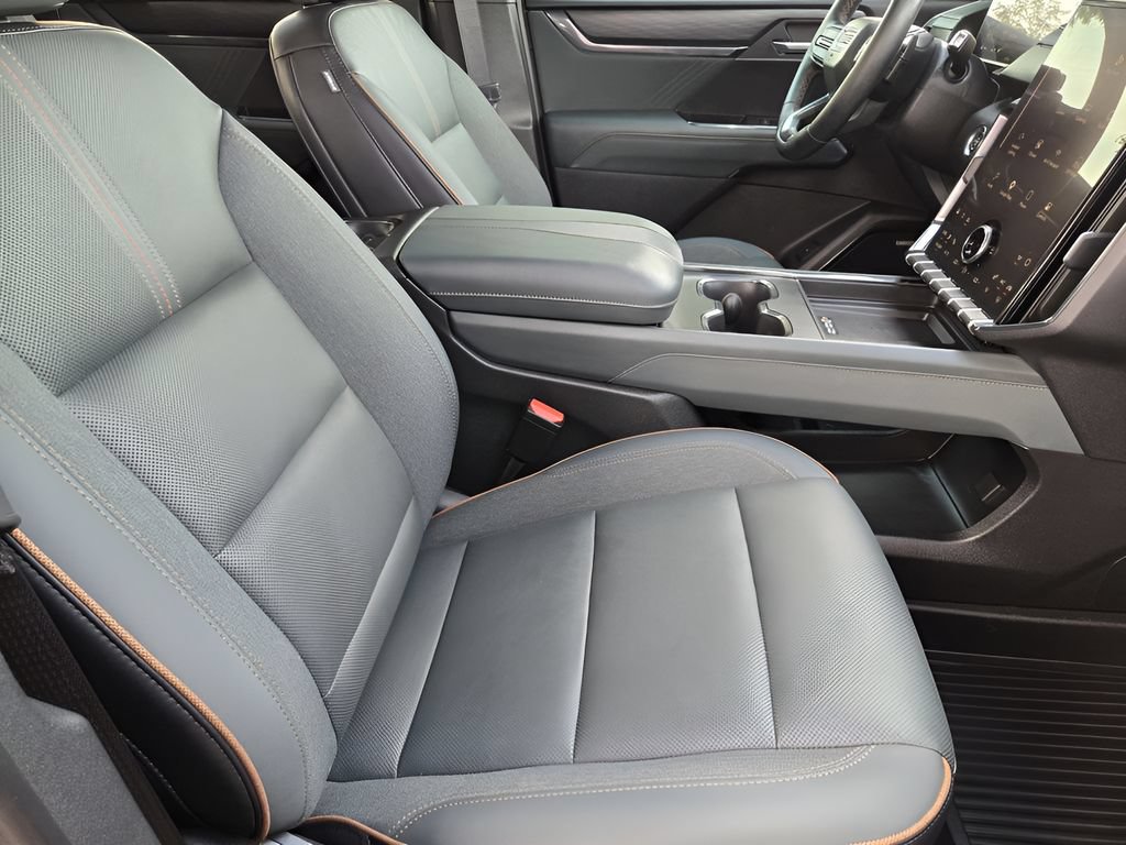 Used 2025 GMC Acadia AT4 w/ LPO, Floor Liner Package AWD/4WD image 13