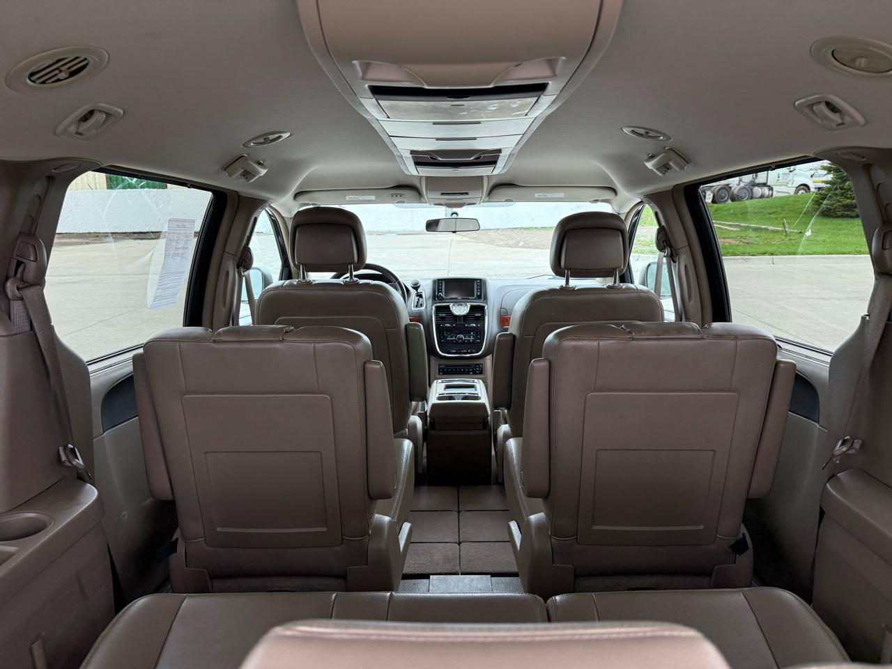 Used 2011 Chrysler Town & Country Touring-L w/ Entertainment Group #2 FWD image 21