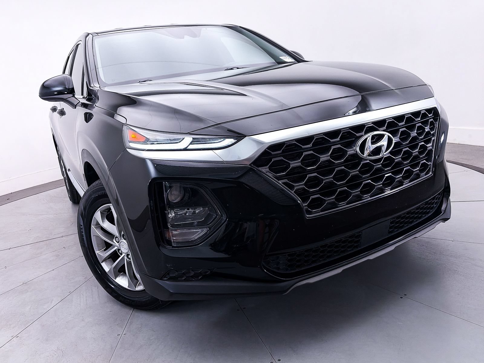 Used 2020 Hyundai Santa Fe SE FWD image 3