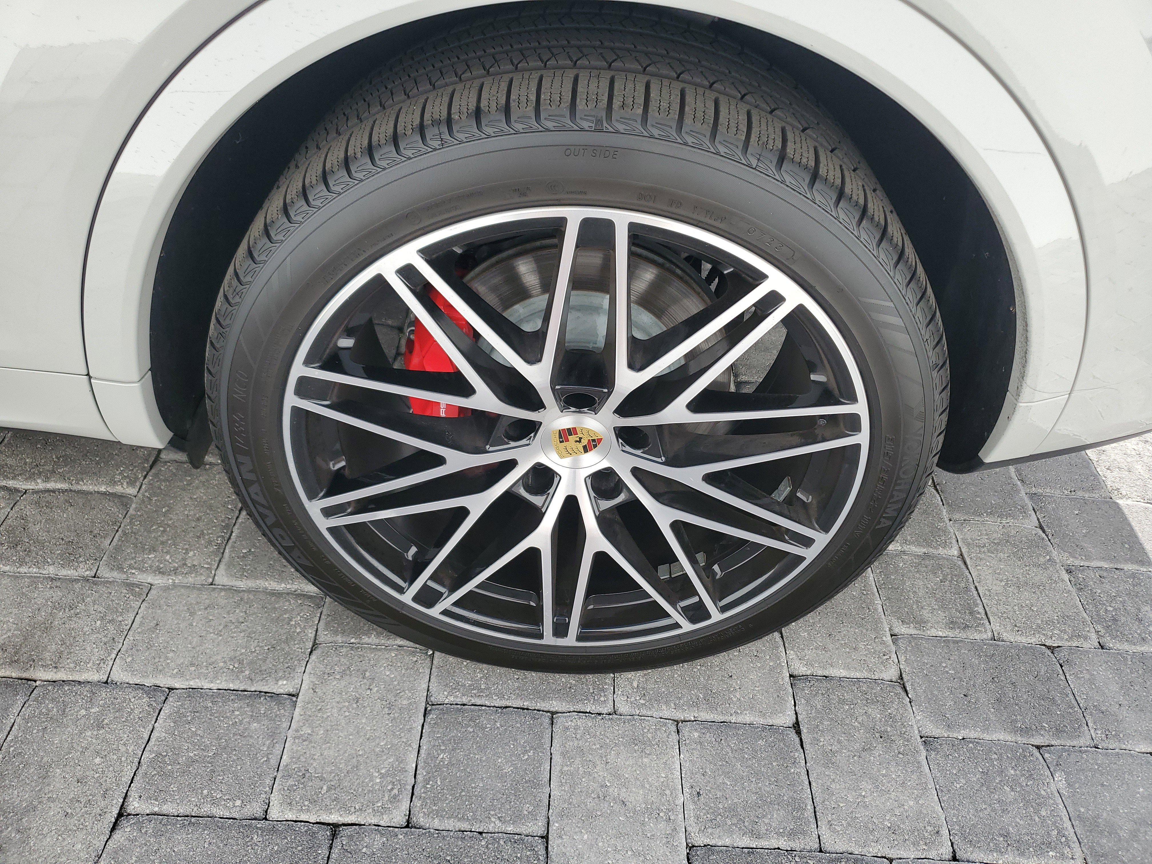 Used 2024 Porsche Cayenne S image 7