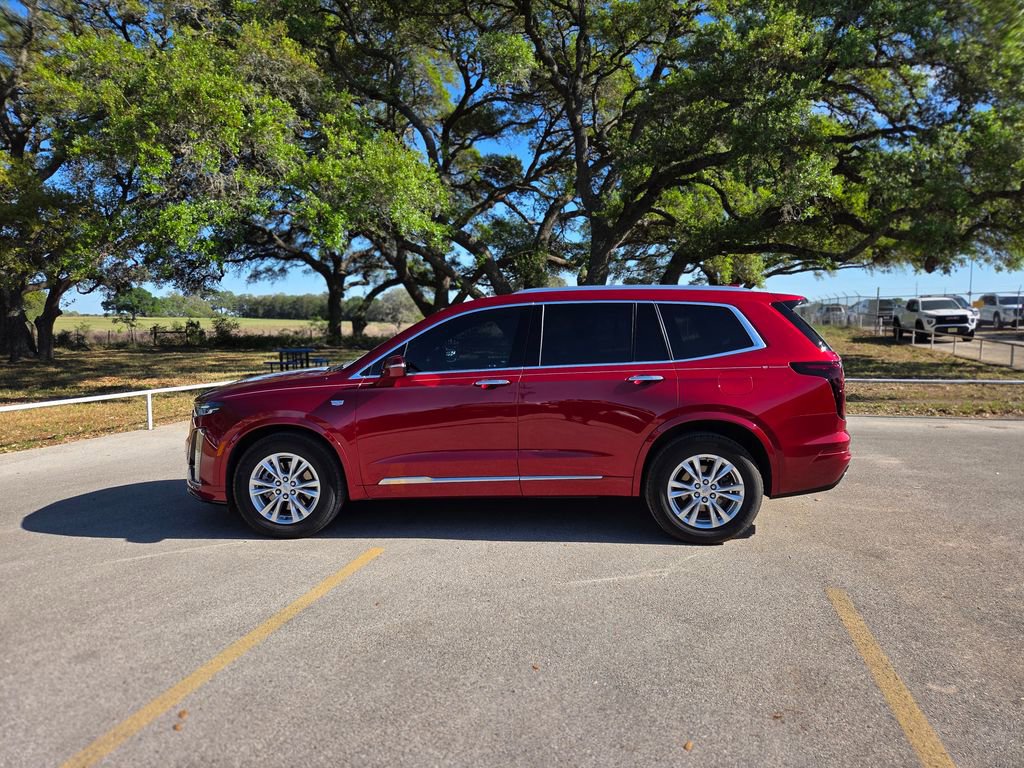 Used 2022 Cadillac XT6 Luxury w/ LPO, Floor Liner Package FWD image 8