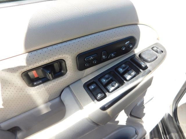 Used 2003 Cadillac Escalade EXT w/ Marketing Vehicle Package image 11