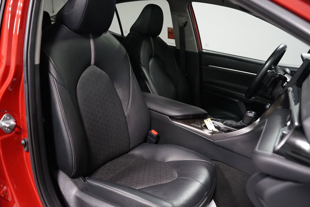 Used 2022 Toyota Camry XSE image 29