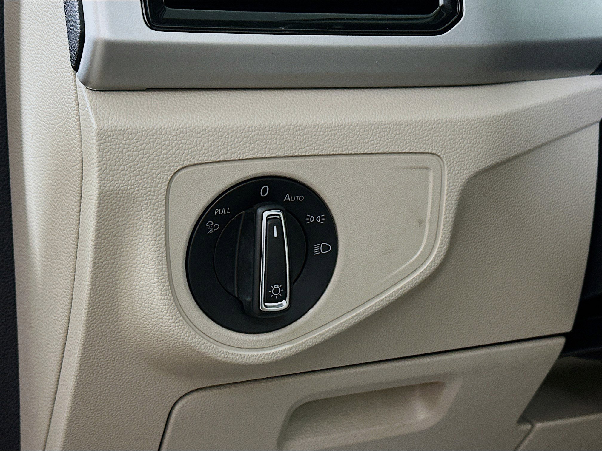 Certified 2022 Volkswagen Atlas SE image 10