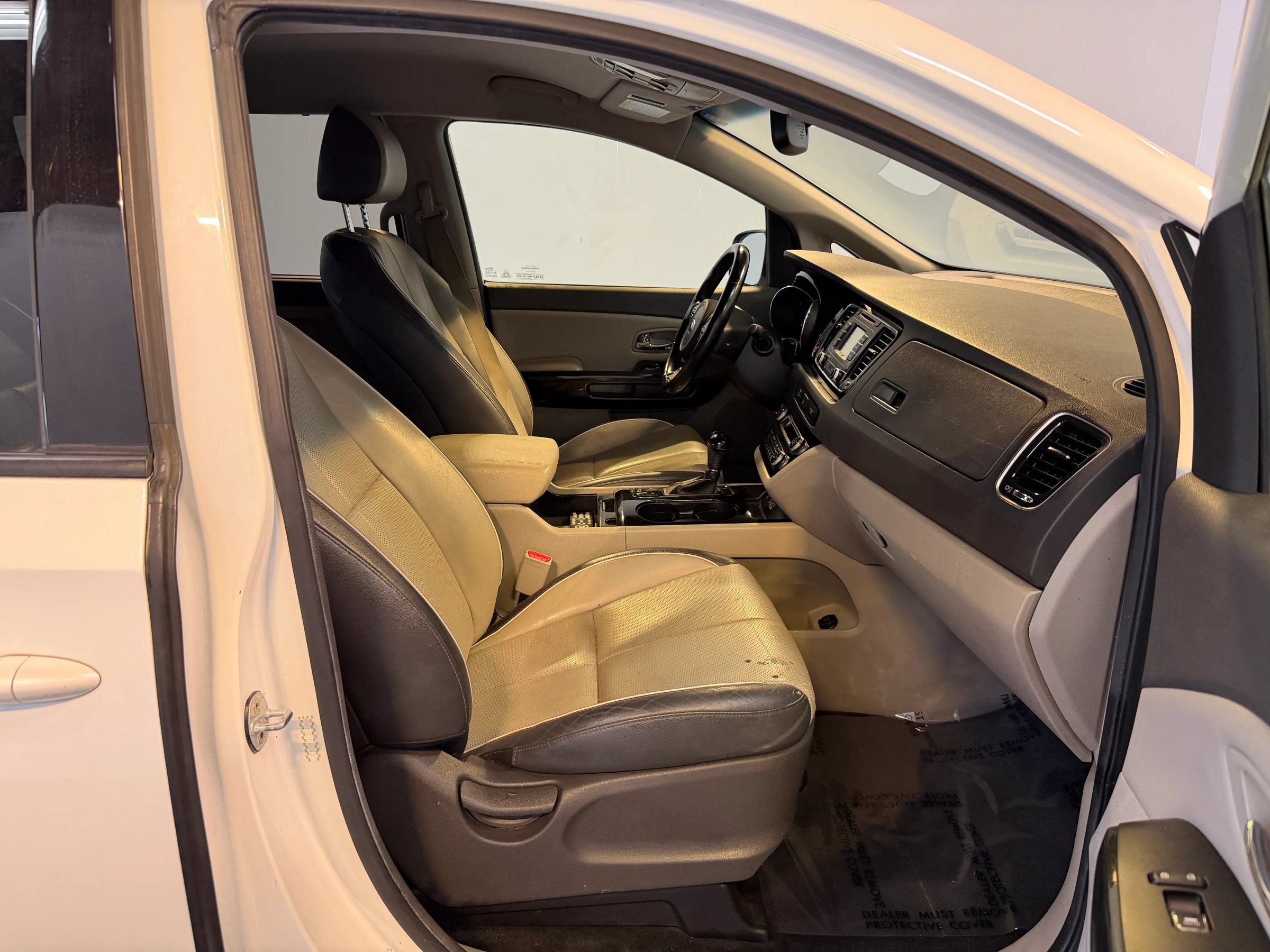 Used 2016 Kia Sedona EX FWD image 31
