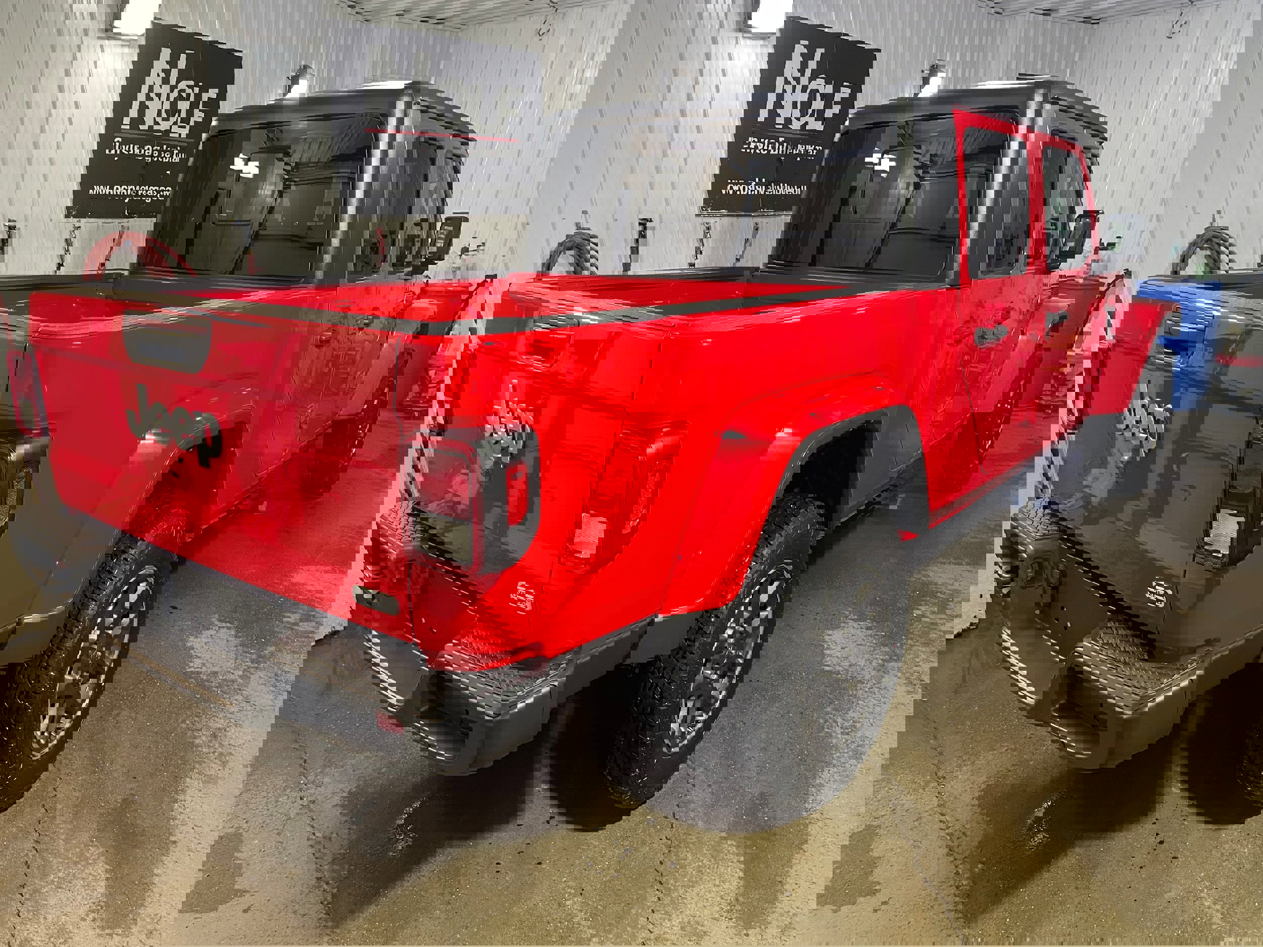 Used 2023 Jeep Gladiator Overland image 6