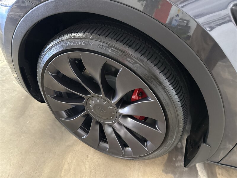 Used 2024 Tesla Model Y Performance AWD/4WD image 10
