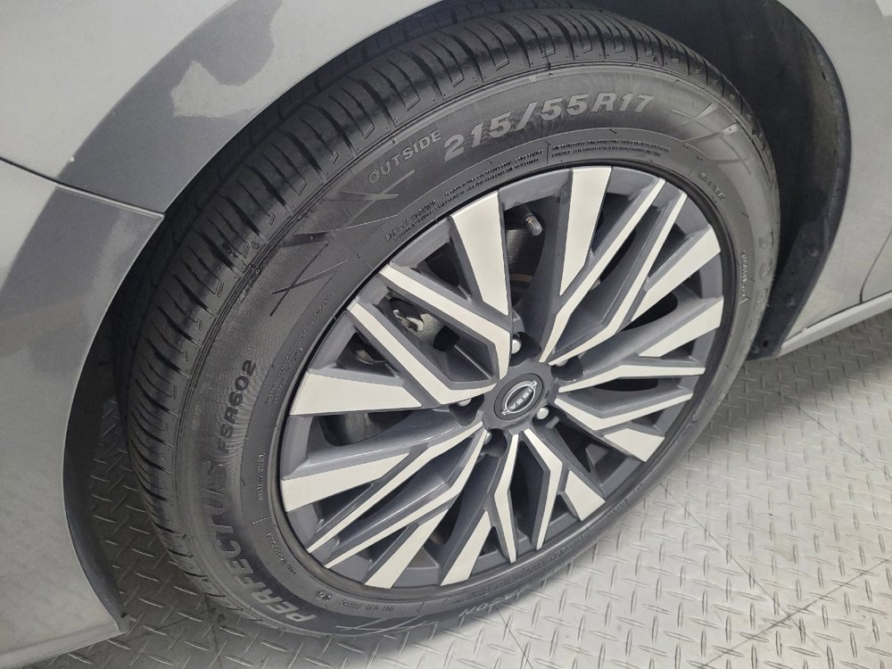 Used 2024 Nissan Altima 2.5 SV image 31