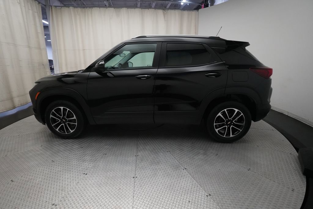 Used 2025 Chevrolet TrailBlazer LT AWD/4WD image 23