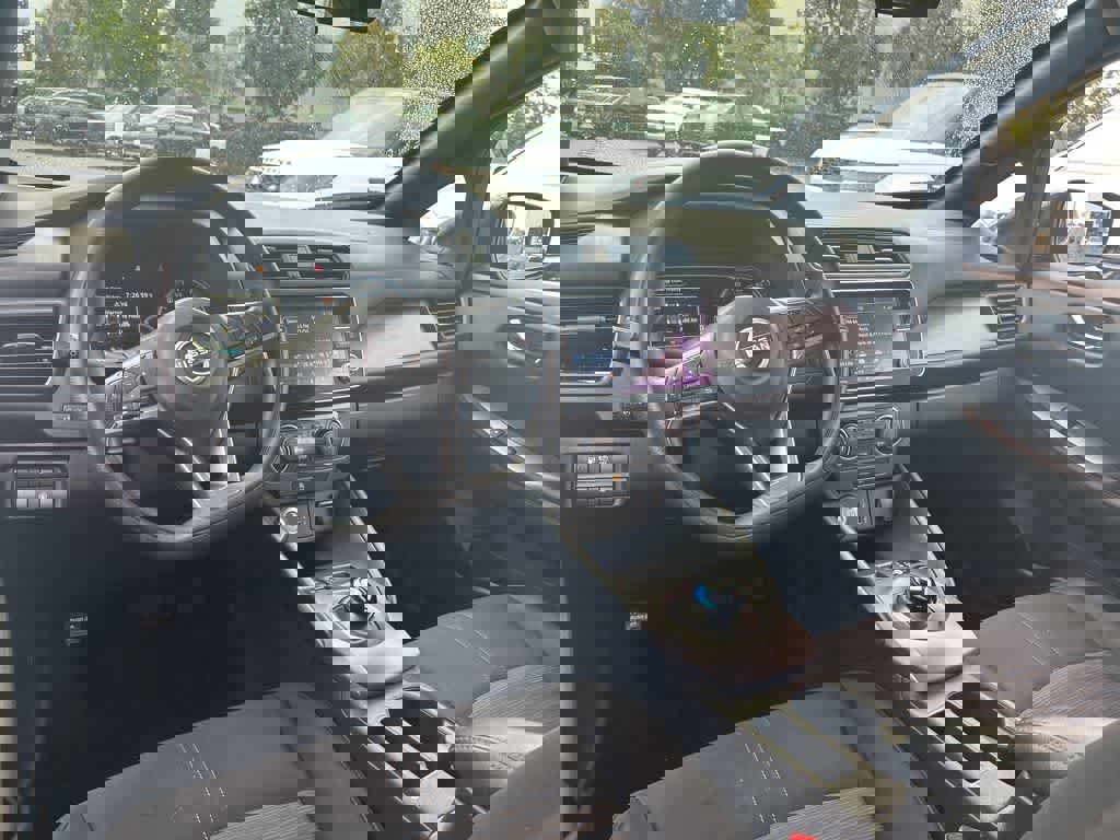 Used 2023 Nissan Leaf S image 7