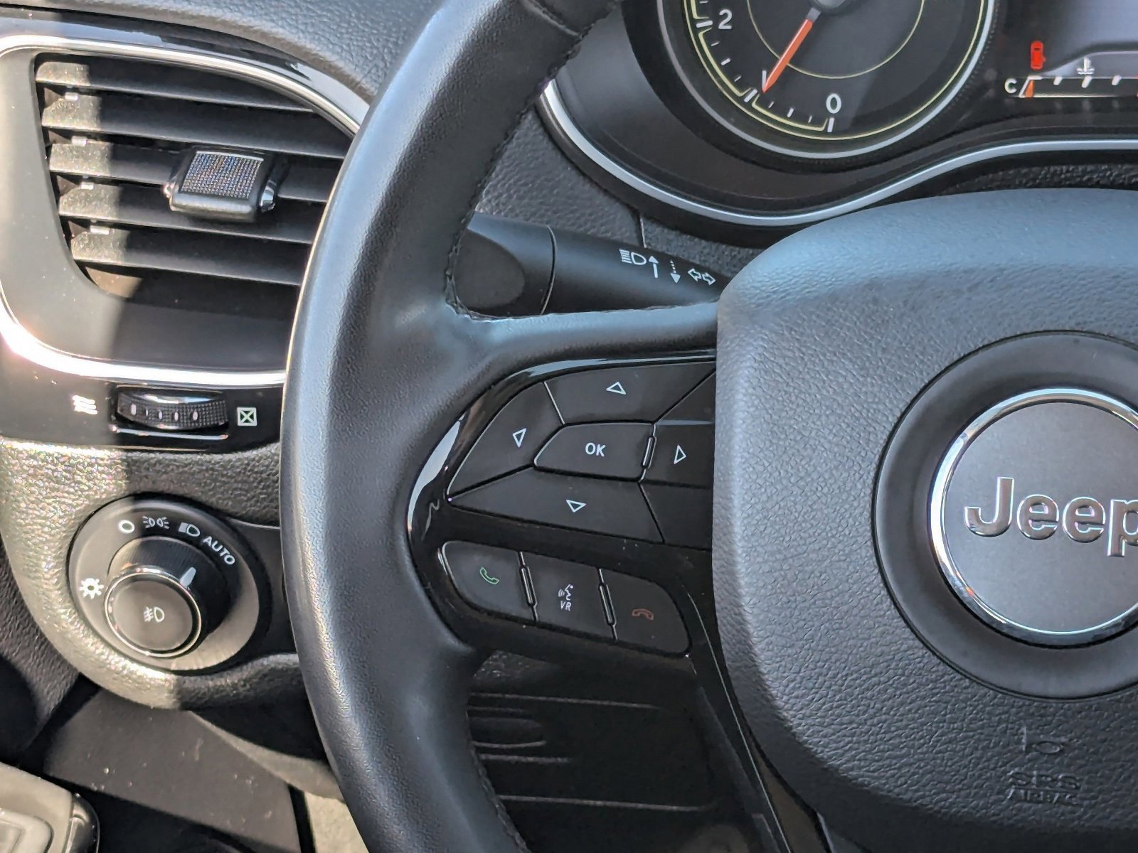 Used 2023 Jeep Cherokee Altitude Lux image 20