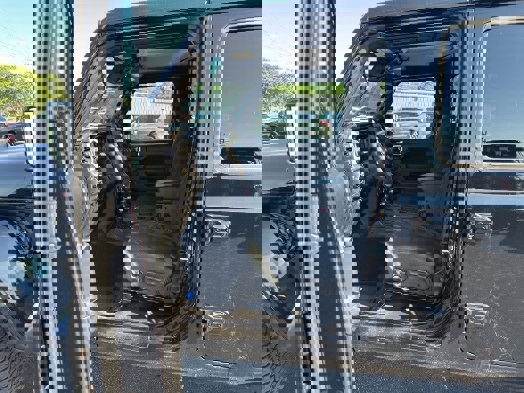 New 2025 Jeep Gladiator Sport image 8