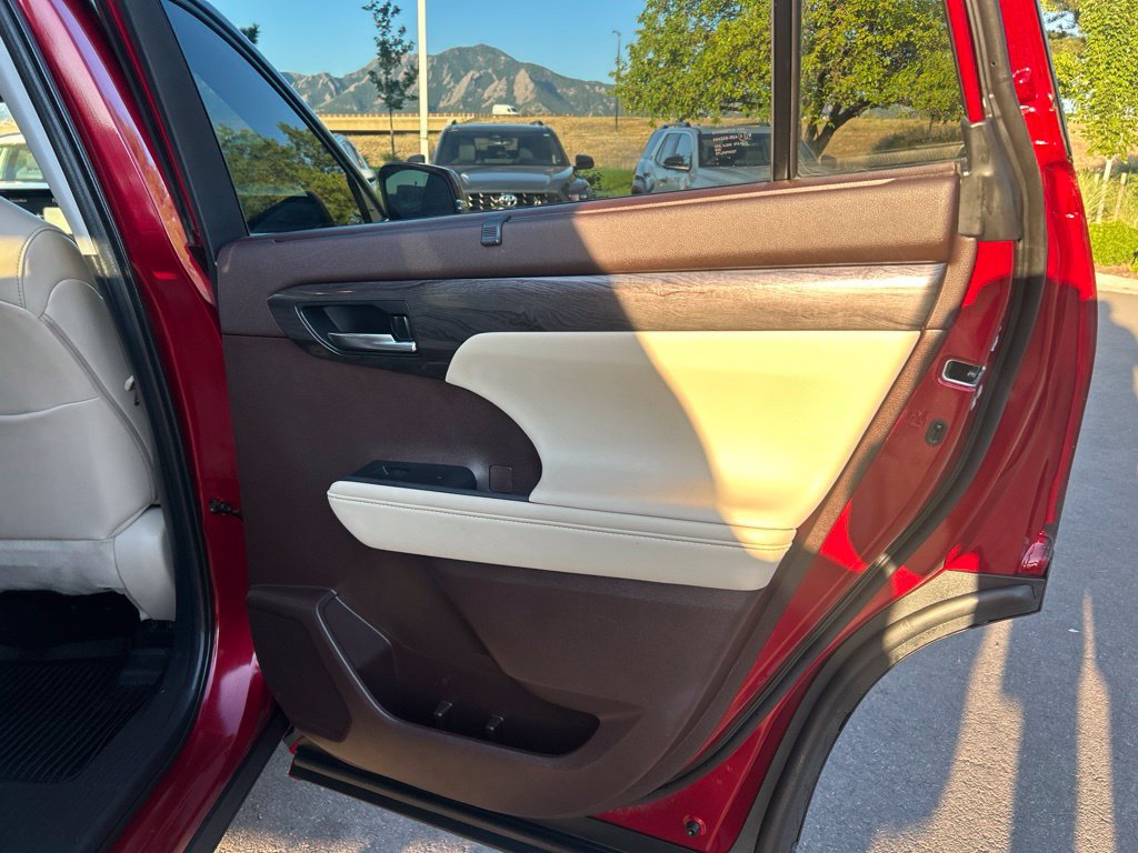 Used 2020 Toyota Highlander Limited AWD/4WD image 13
