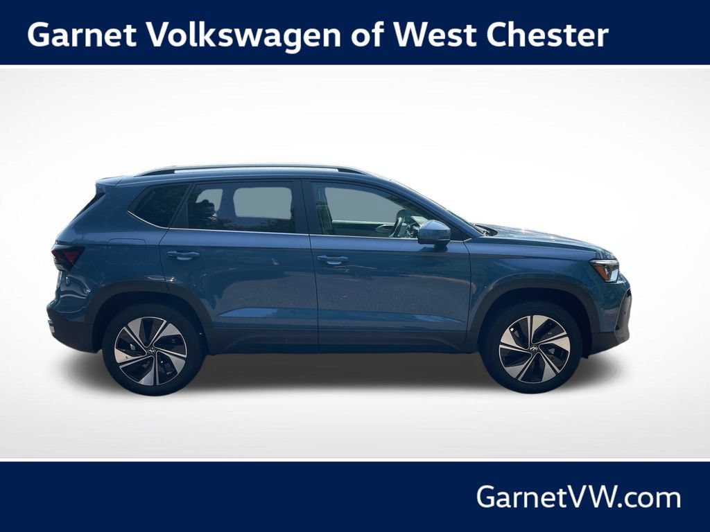 Certified 2025 Volkswagen Taos SE w/ Panoramic Sunroof Package AWD/4WD image 6