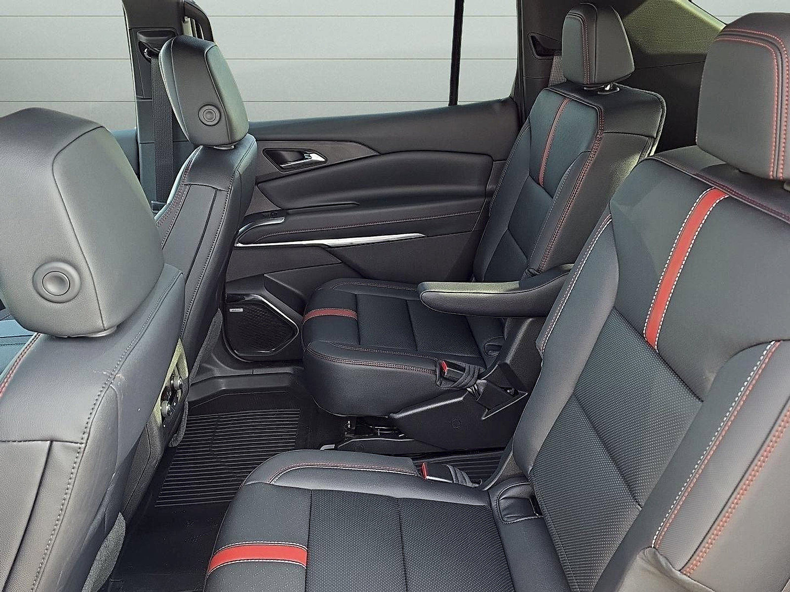 New 2026 Chevrolet Traverse RS w/ LPO, Floor Liner Package FWD image 18