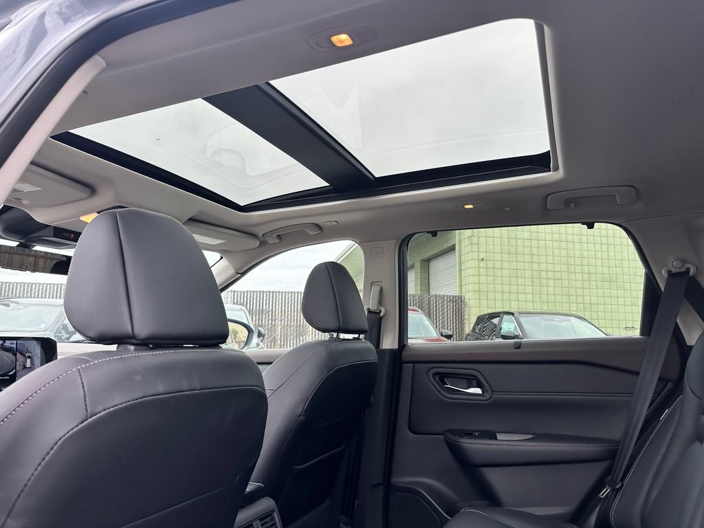 Used 2023 Nissan Rogue SL w/ SL Premium Package FWD image 14