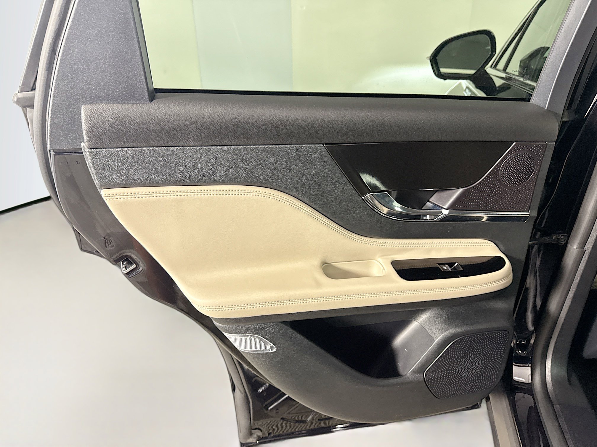 Used 2025 Lincoln Corsair FWD w/ Equipment Group 101A image 26