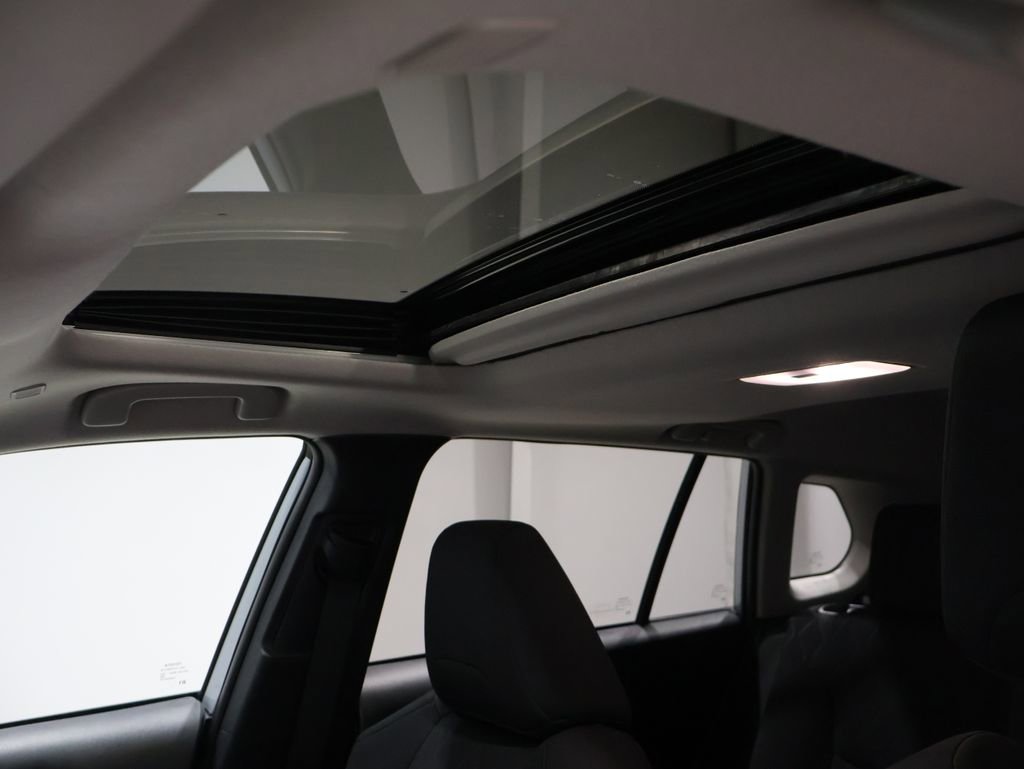 Used 2023 Toyota Corolla Cross LE w/ Moonroof Package image 10