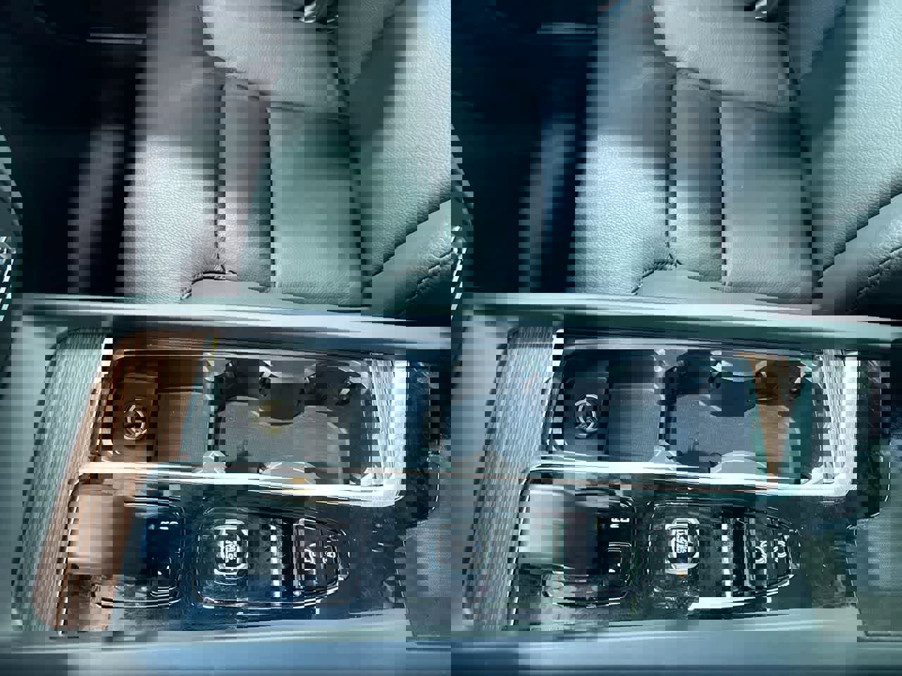 Used 2025 Volvo V60 B5 Cross Country Plus image 30