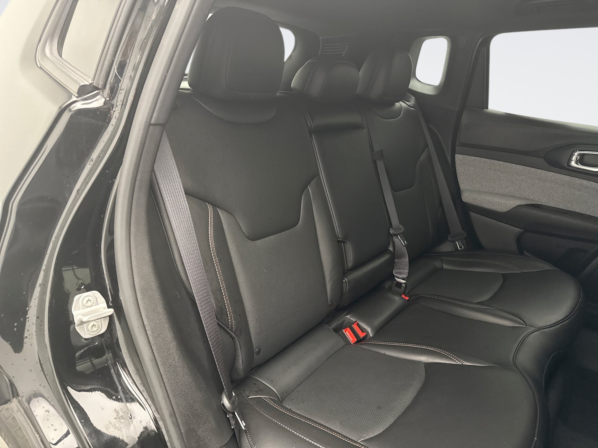 Used 2023 Jeep Compass Latitude AWD/4WD image 17
