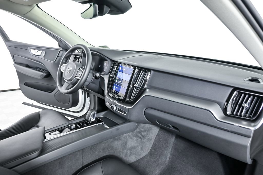 Certified 2025 Volvo XC60 B5 Core AWD/4WD image 25