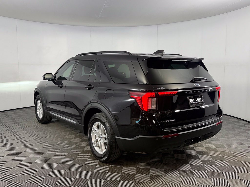 Used 2025 Ford Explorer Active RWD image 9