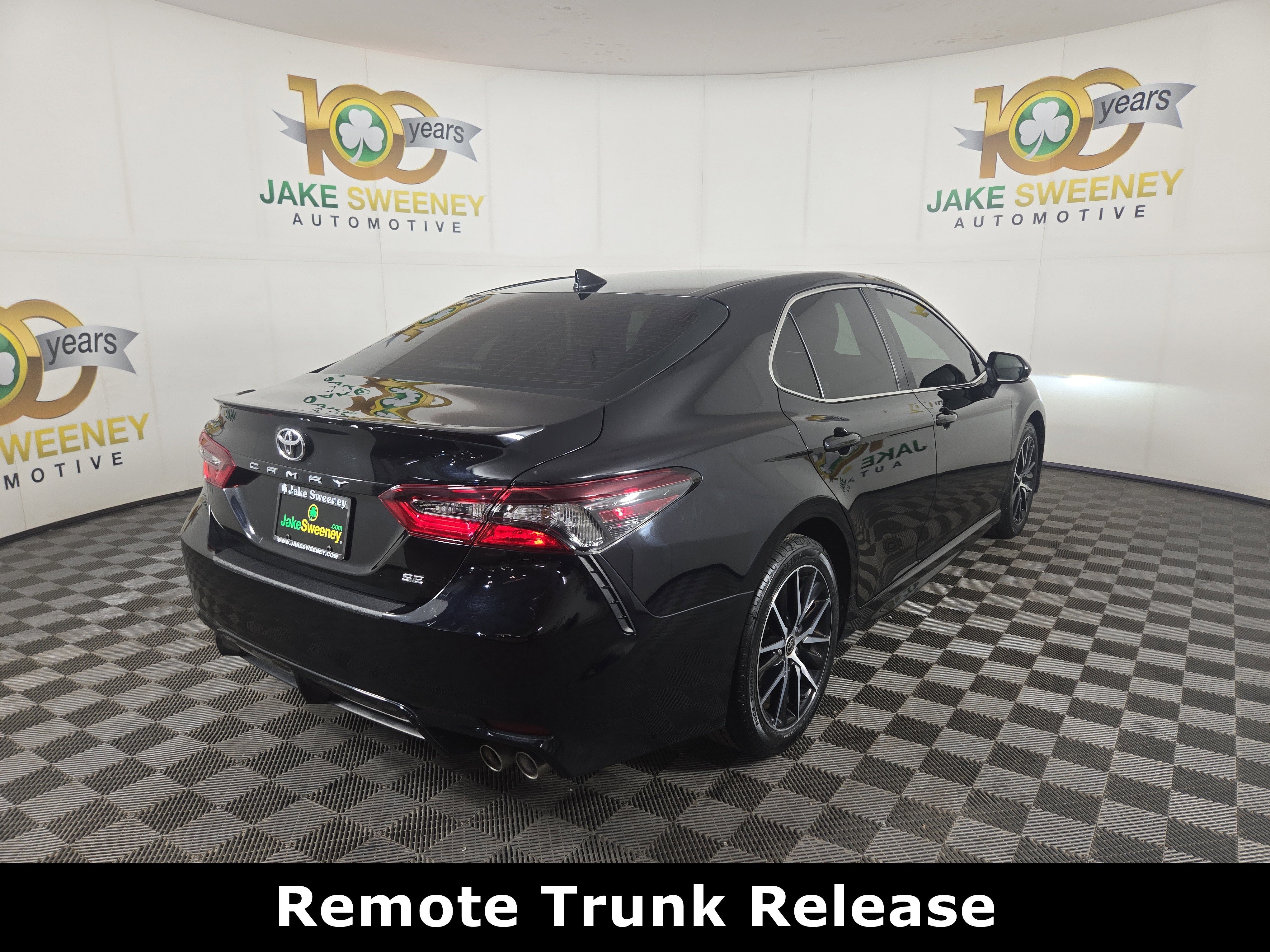 Used 2023 Toyota Camry SE image 9