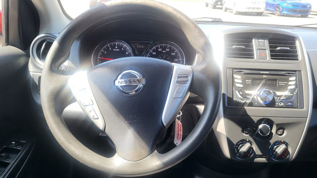 Used 2015 Nissan Versa SV FWD image 27
