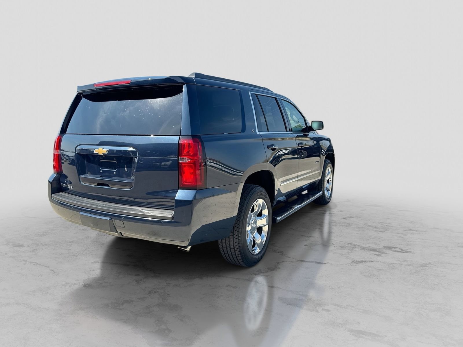 Used 2018 Chevrolet Tahoe LT w/ LT Signature Package AWD/4WD image 8