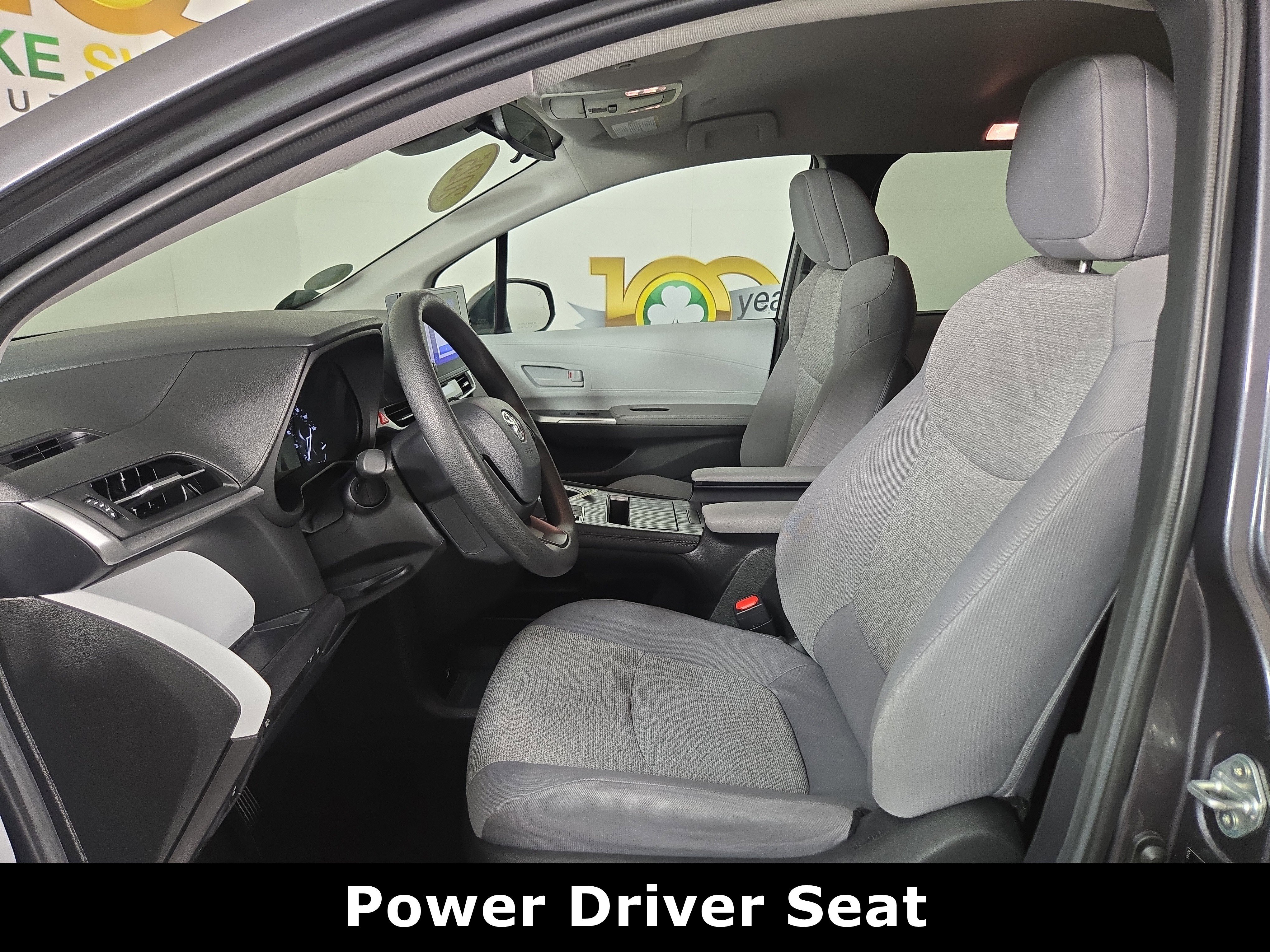 Used 2025 Toyota Sienna LE image 11