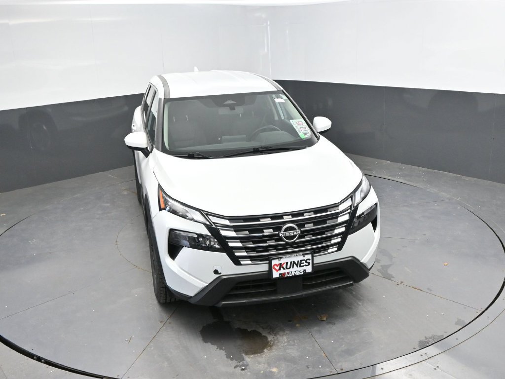 Used 2025 Nissan Rogue SV FWD image 24