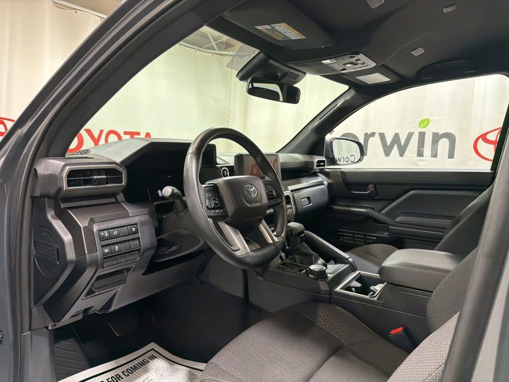 Used 2025 Toyota 4Runner SR5 AWD/4WD image 28