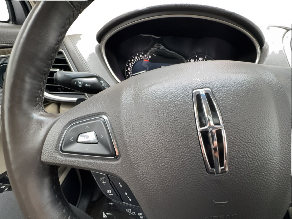 Used 2017 Lincoln MKX Reserve w/ Driver Assistance Package FWD image 46