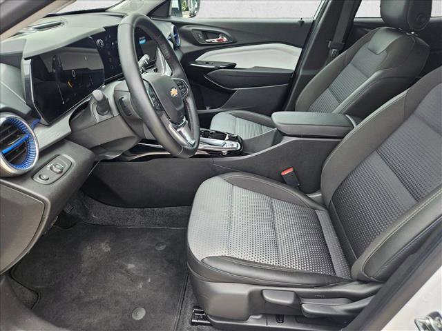 Used 2025 Chevrolet Trax LT w/ LT Convenience Package FWD image 15