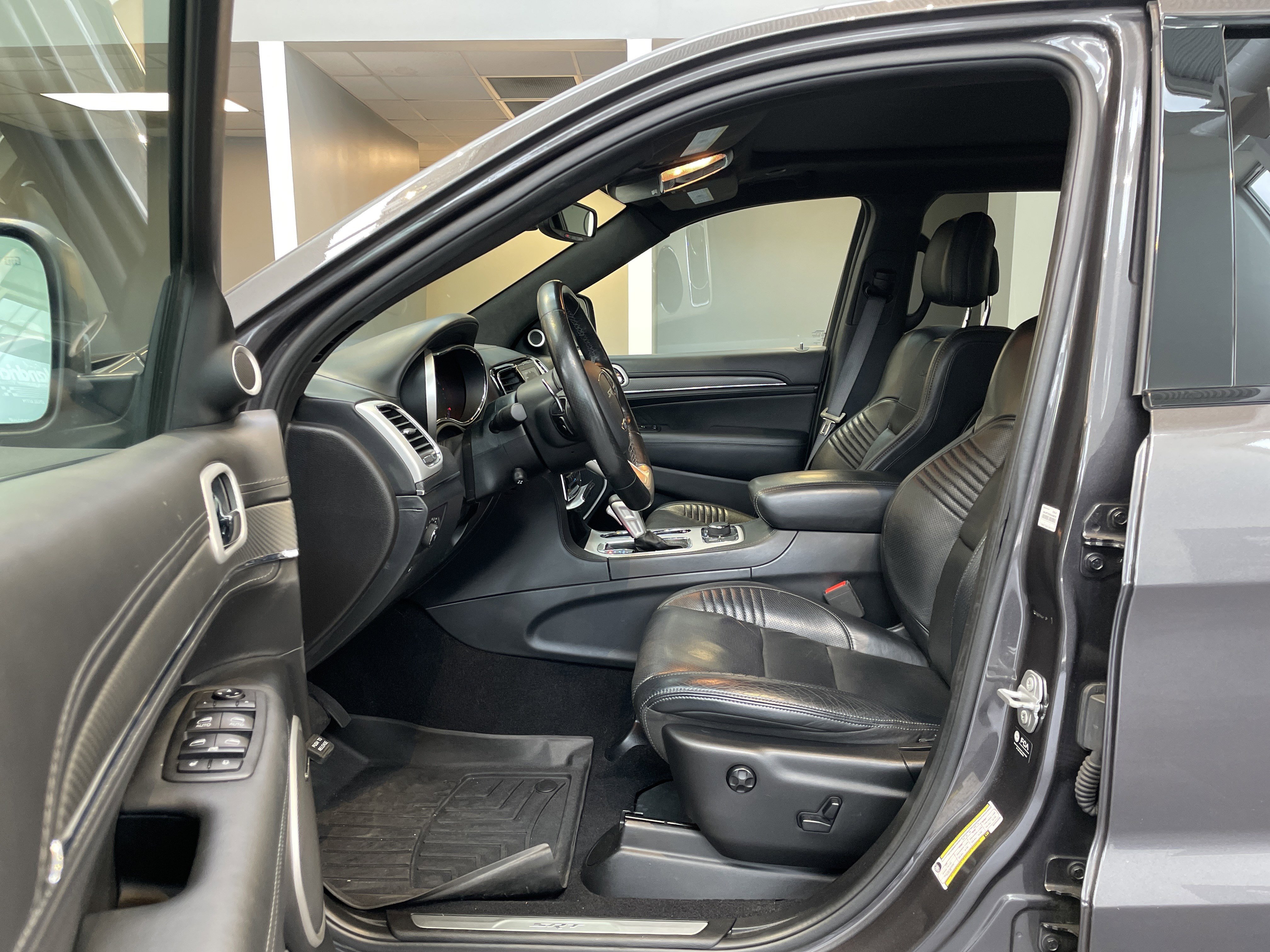 Used 2021 Jeep Grand Cherokee SRT AWD/4WD image 18