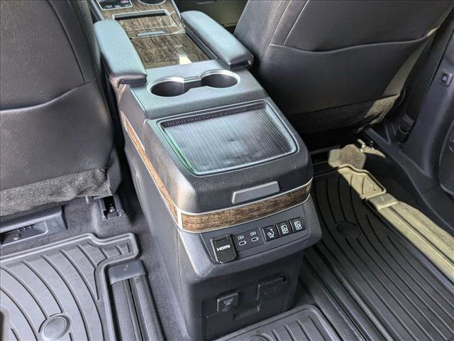 Used 2025 Toyota Sienna Platinum AWD/4WD image 19