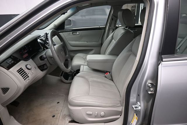 Used 2010 Cadillac DTS Luxury FWD image 17