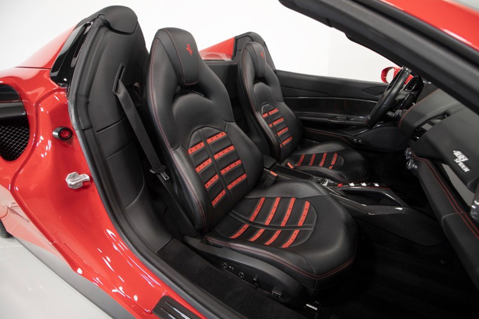 Used 2018 Ferrari 488 Spider image 62
