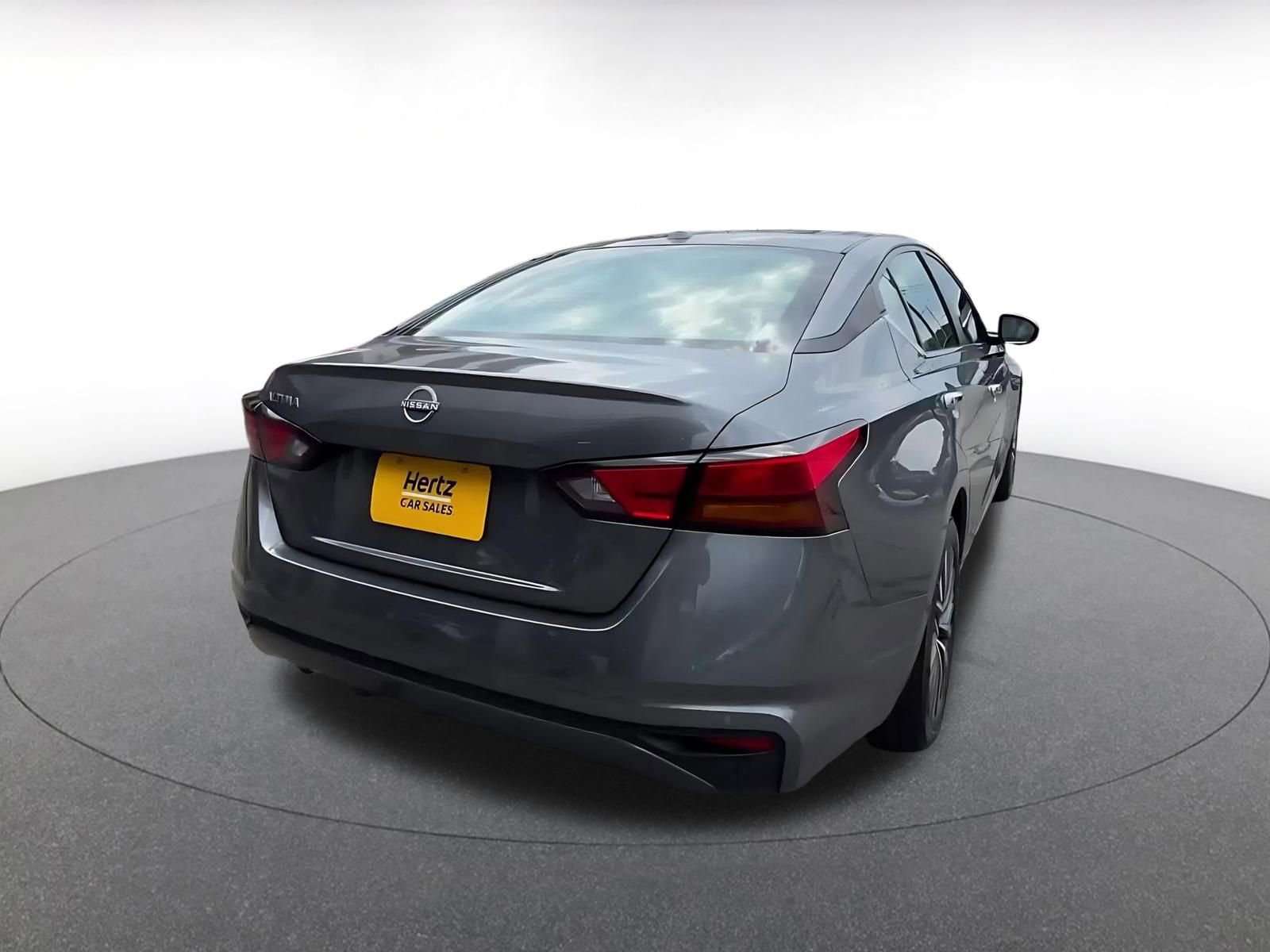 Used 2025 Nissan Altima 2.5 SV FWD image 13